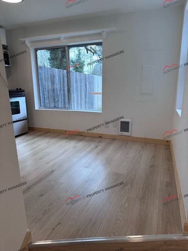 Building Photo - R58