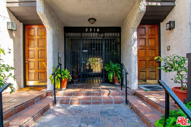 Building Photo - 2216 S Bentley Ave