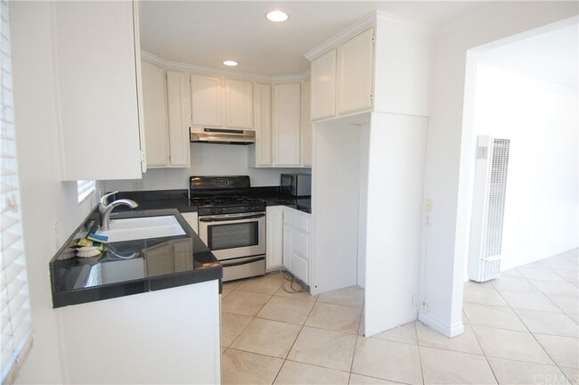 Building Photo - 166 Avenida Miramar