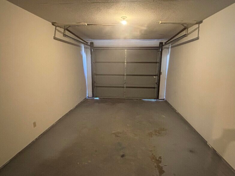 Building Photo - 3894 NW Archer St