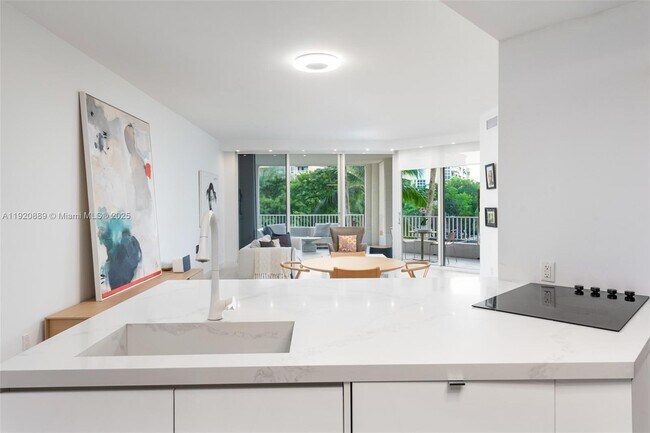 Building Photo - 715 Crandon Blvd