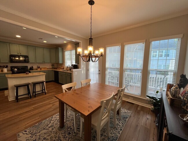 Building Photo - 612 Ellison Dr