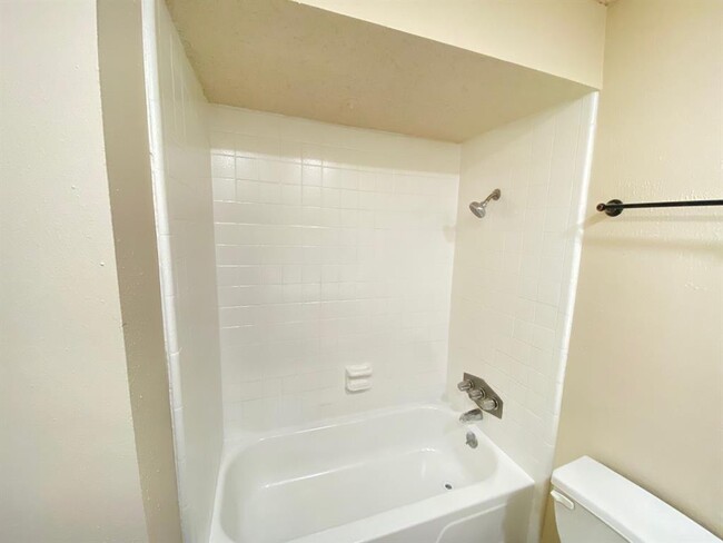 Building Photo - 7700 Creekbend Dr