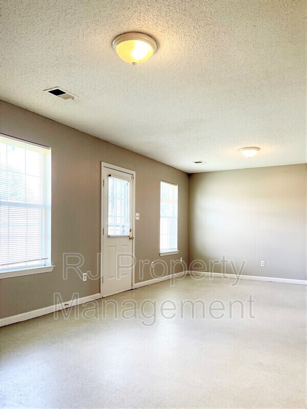 Building Photo - 4297 Kings Valley Cove E