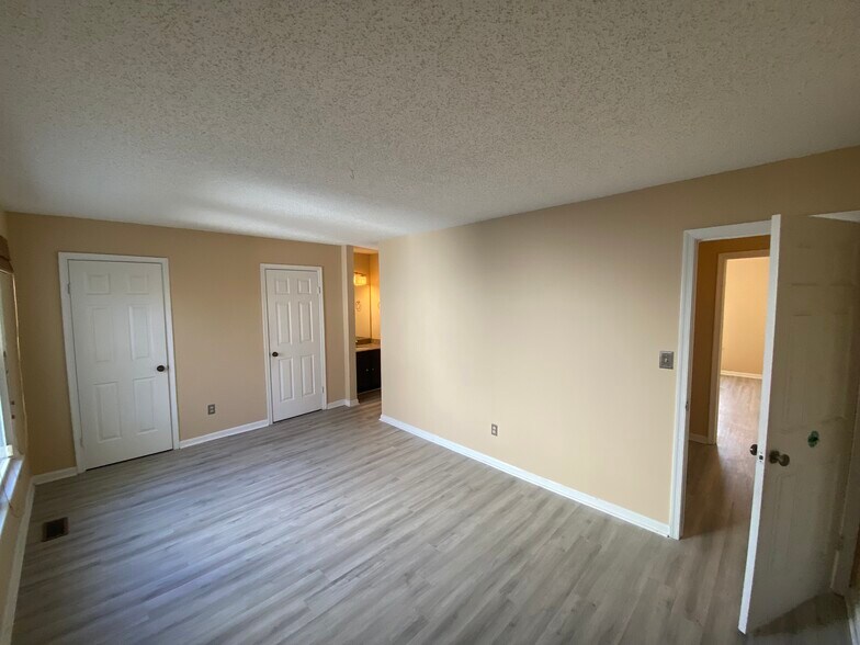 2nd floor front room - 524 Pine Tops Ct