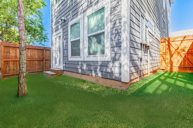 Building Photo - 18835 Luminescent Ln