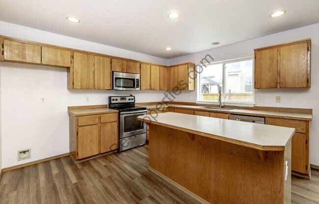 Building Photo - Spacious 3 Bedroom Puyallup Home