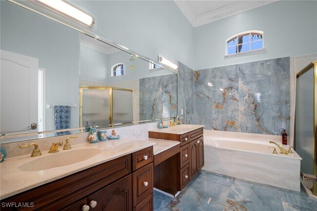 Building Photo - 5024 SW 8th Pl