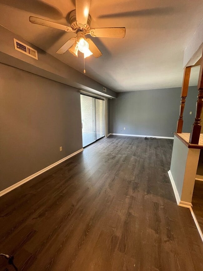 Building Photo - Fresh Updates! 1 Bed 1 Bath - Moon Twp