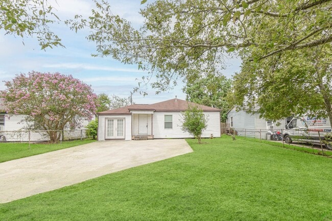 Primary Photo - 208 17th Ave N