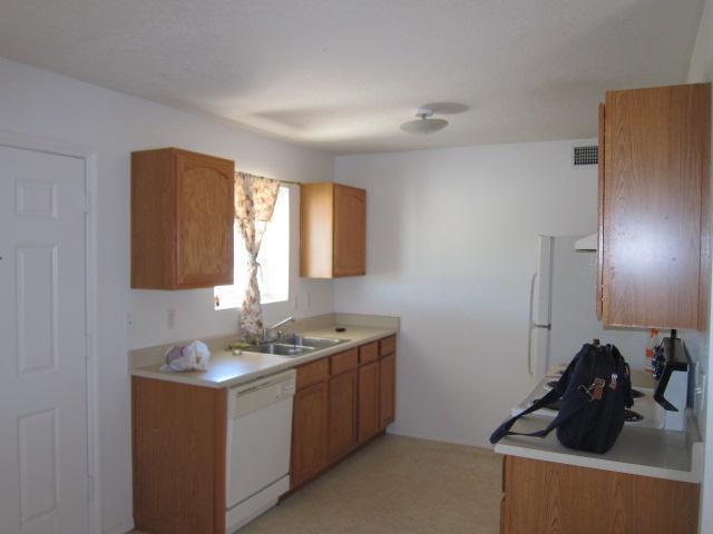 Building Photo - 402 Cam Andres