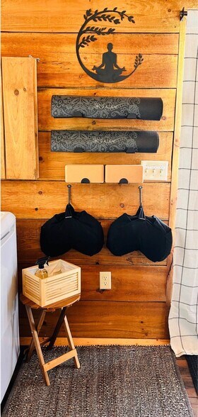 Building Photo - 288 River Rd