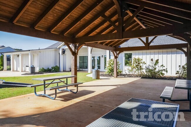 Building Photo - 1100 Amadas Dr