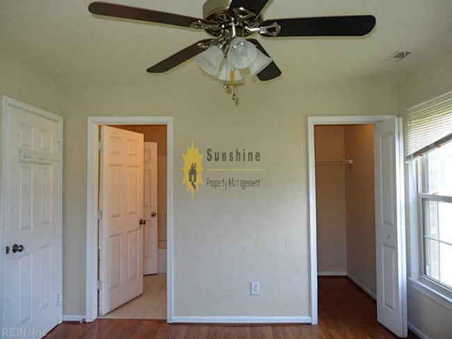 Building Photo - WOW!! Single level townhouse