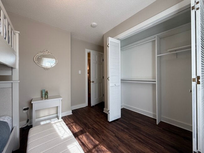 Building Photo - 505 Westbrook Dr