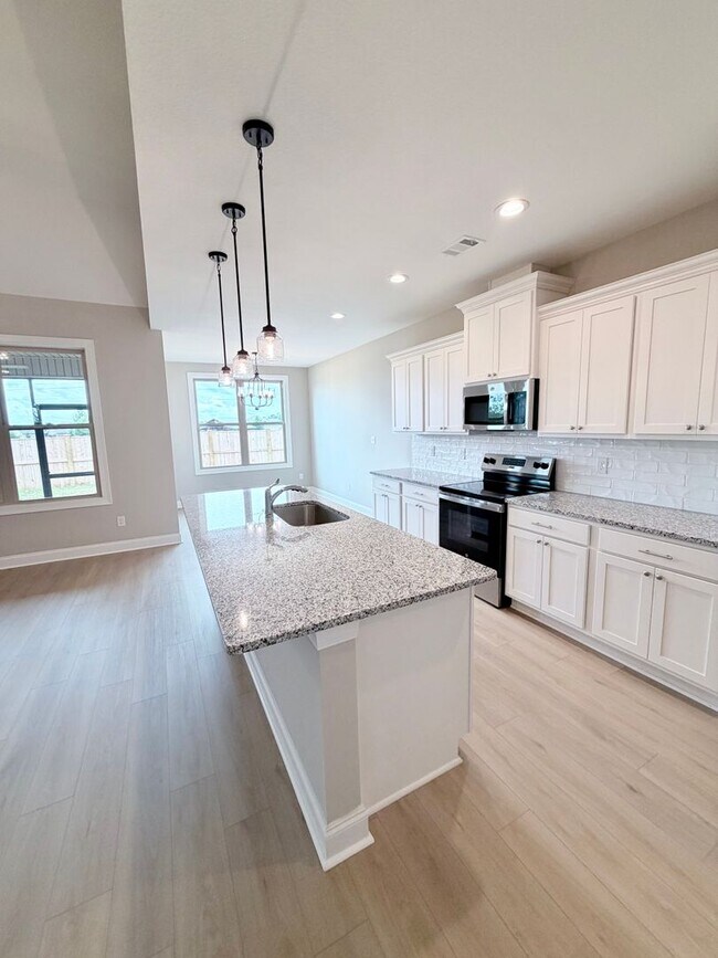 Building Photo - 204 Farmland Cir