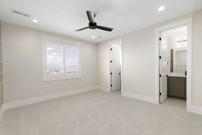 Building Photo - Gorgeous 5 bed 4 bath in Desert Canyons