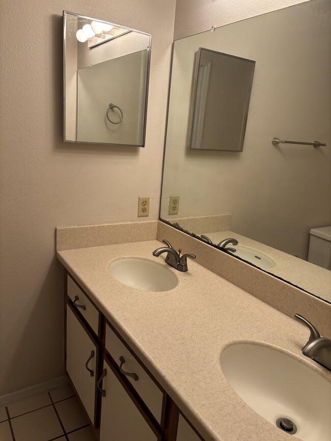 Building Photo - 2400 Feather Sound Dr