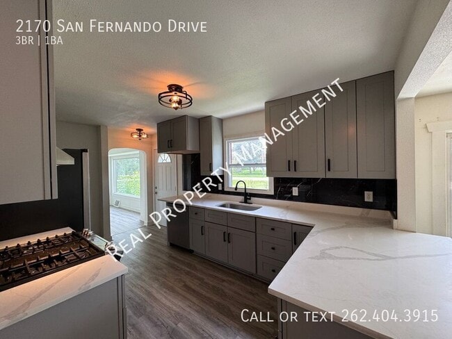 Building Photo - 2170 San Fernando Dr