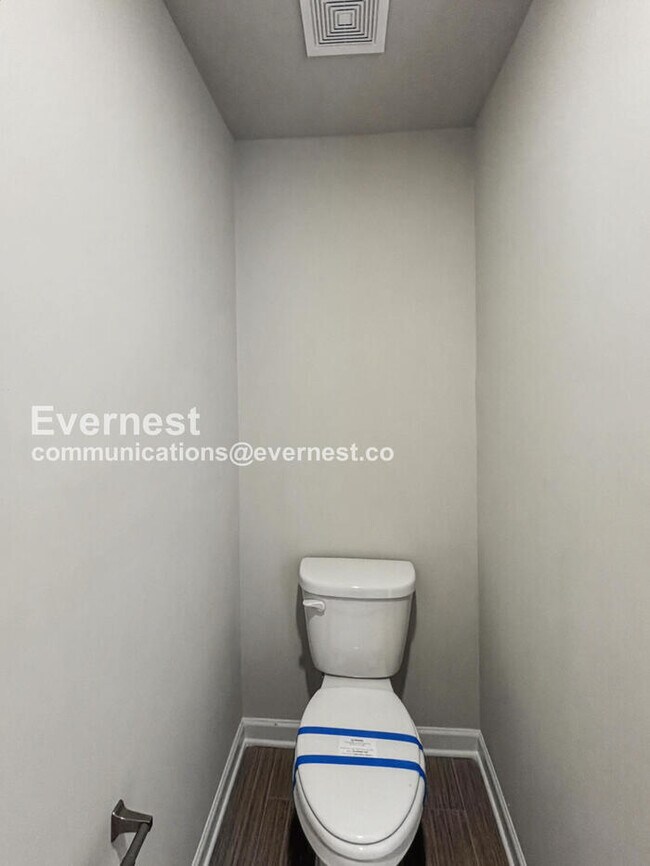 Building Photo - 3 Bed, 2.5 Bath Home with Fenced Yard & Garage / Pet-Friendly / Available Now!