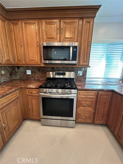 Building Photo - 1734 N Yurok St