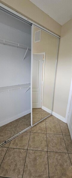 Building Photo - 4915 Springfield St