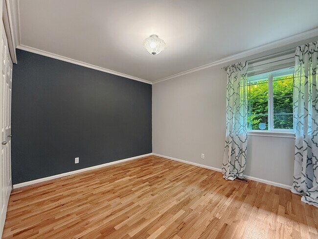 Building Photo - 2806 161st Ave SE