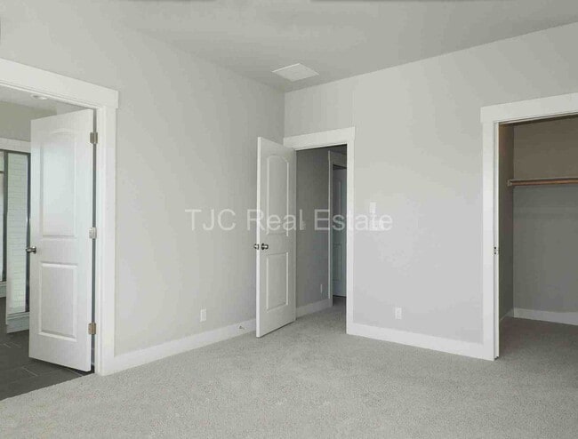 Building Photo - Central Park Home for Rent! Mountain Views!