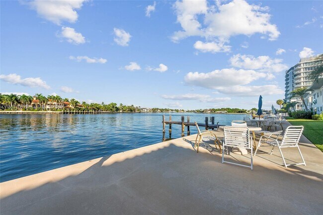 Building Photo - 425 Bayshore Dr