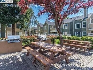 Building Photo - 100 Reflections Dr