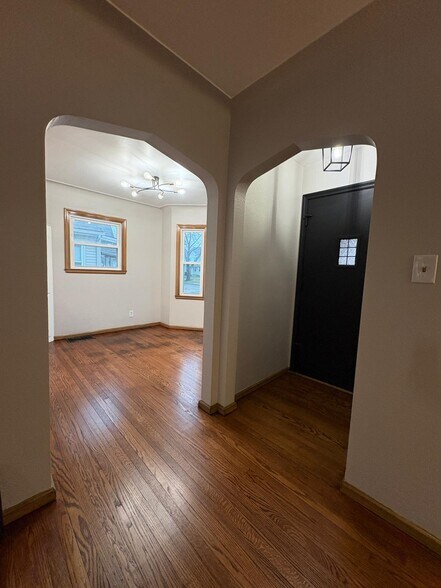 Building Photo - 218 W Capistrano Ave