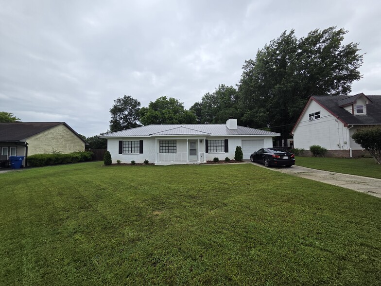 Primary Photo - 128 Bluegrass Dr