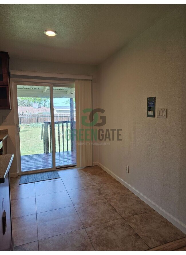 Building Photo - AVAILABLE NOW!! 3 Bedroom 2 Bath Home in Tracy!