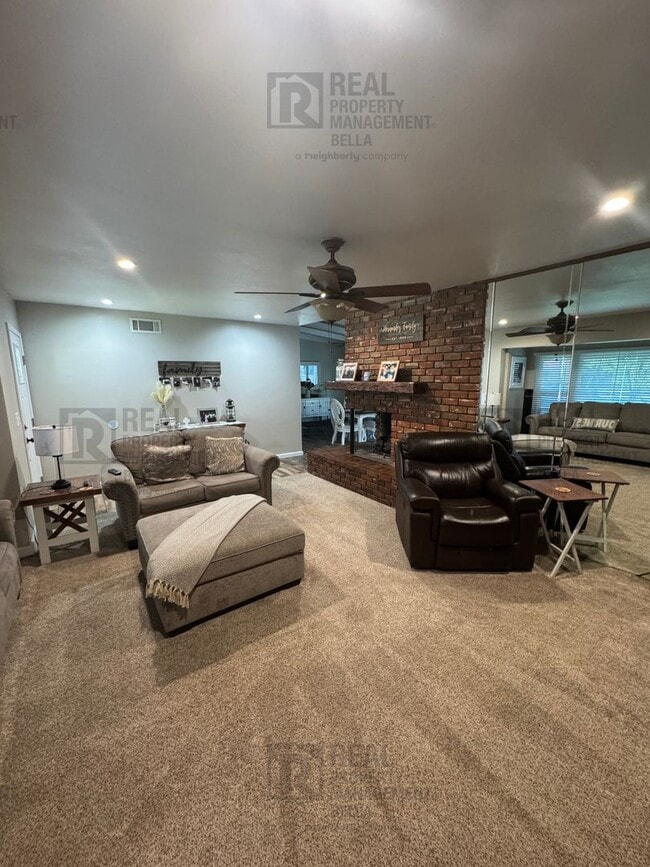 Building Photo - 3-Bed, 2-Bath Oasis in Hemet with Sparklin...
