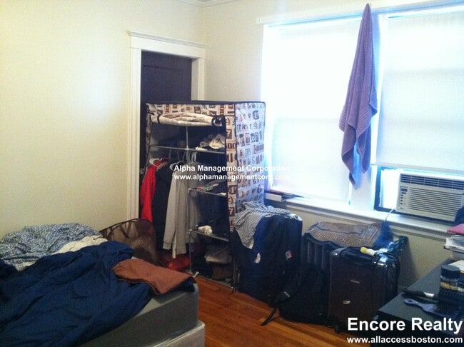 Building Photo - 349 Pleasant St