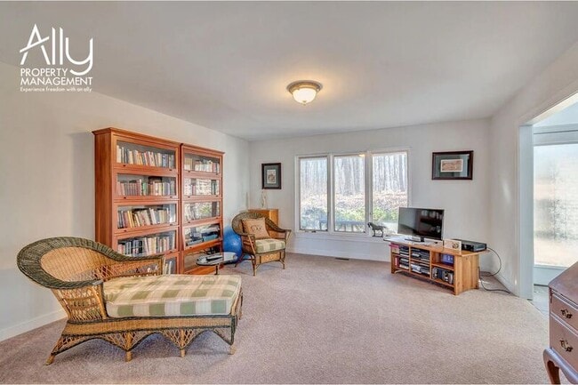 Building Photo - 501 Rookwood Pl