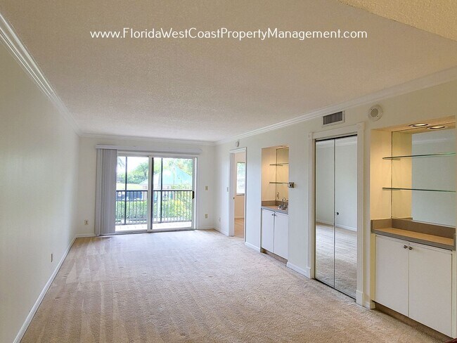 Building Photo - ANNUAL LEASE! SUPER CUTE 2 BEDROOM/2 BATH ...