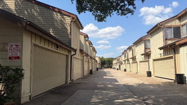 Building Photo - 12507 Newbrook Dr