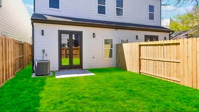 Building Photo - 4117 Shelby Cir