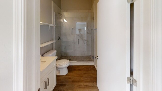 Building Photo - Large Property w/ 2 Kitchens!!