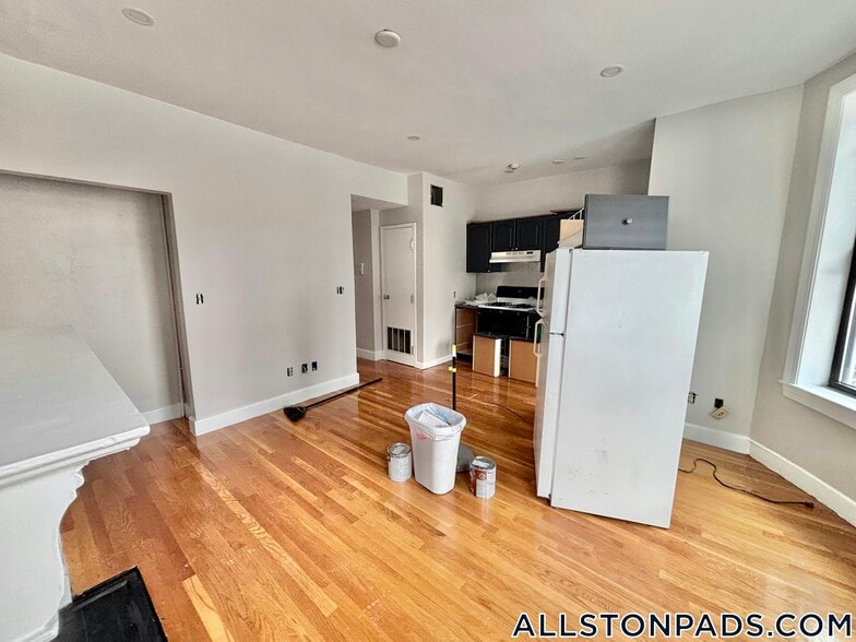 Building Photo - 17 Highgate St