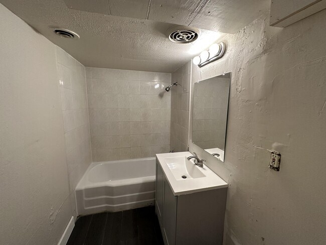 Building Photo - 710 Colquitt St