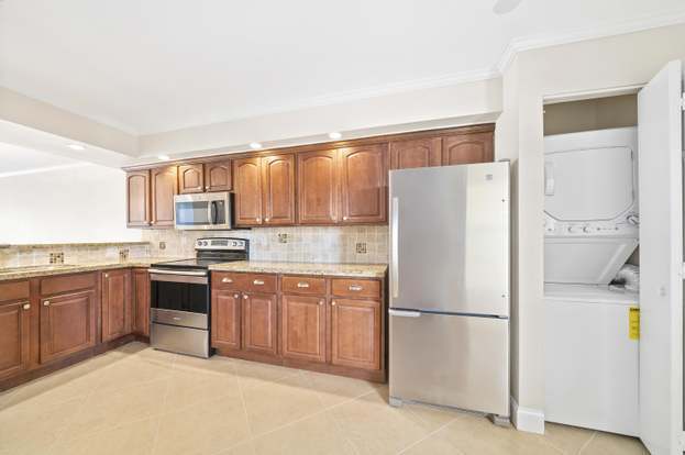 Building Photo - 4 Royal Palm Way