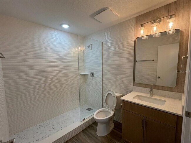 Building Photo - 2232 Florida Dr