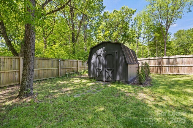 Building Photo - 6801 Stillmeadow Dr