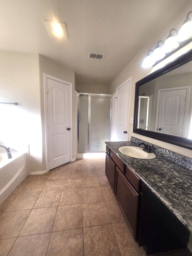 Building Photo - Beautiful 3/2/2 in Frenship ISD