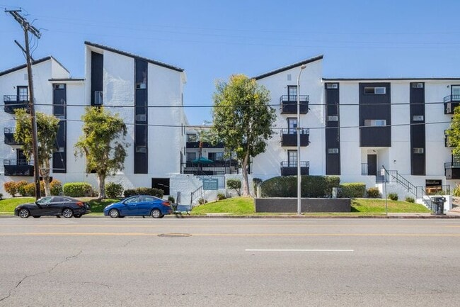 Building Photo - 5807 Laurel Canyon Blvd