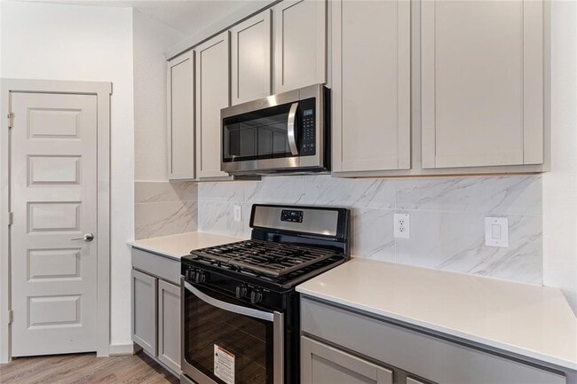 Building Photo - 29318 Hoelzen Holw Dr