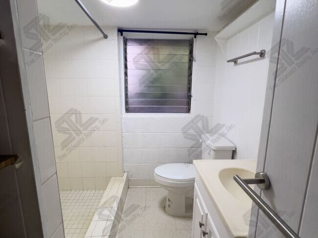 Building Photo - 435