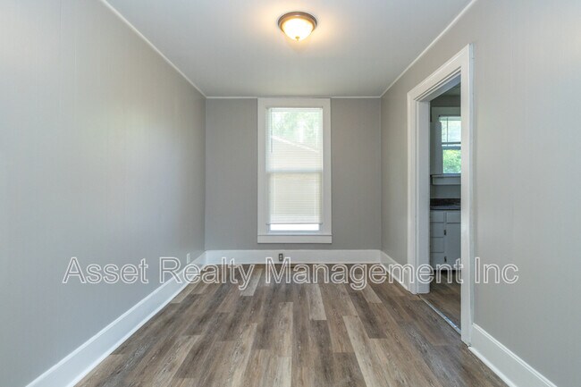 Building Photo - 2647 Selma Ave